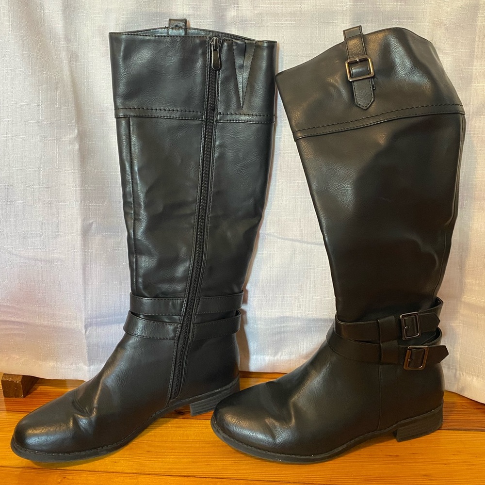 Toetos by Dream Pairs calf high black boots.